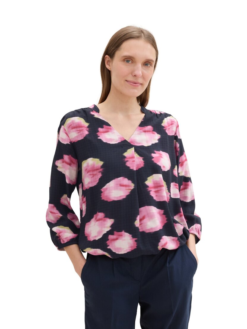 1043197 feminine V-neck blouse