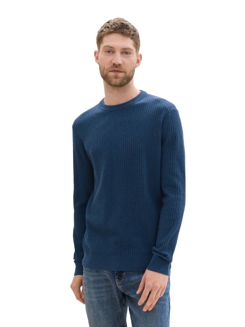 1043192 cosy structured crewneck knit