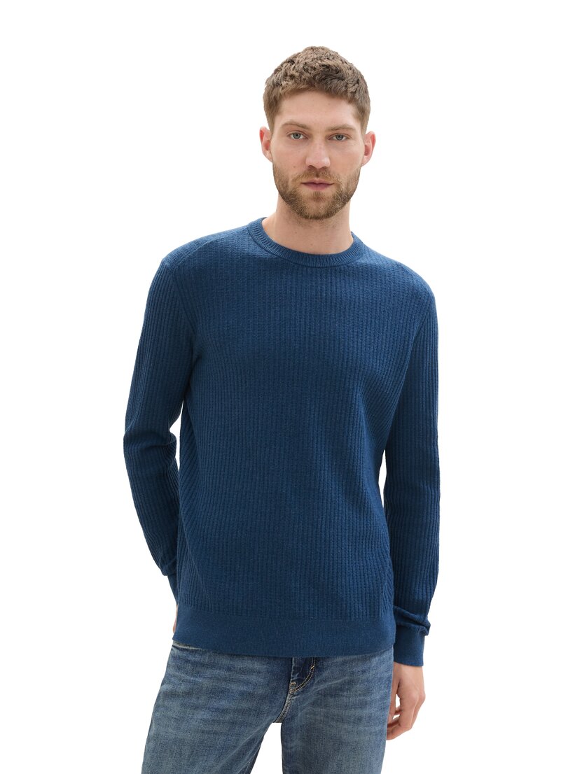 1043192 cosy structured crewneck knit