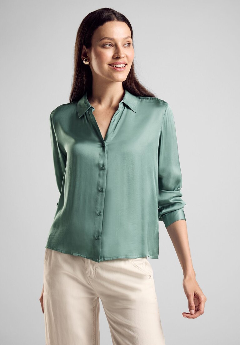 A344896 Satin shirtcollar blouse w