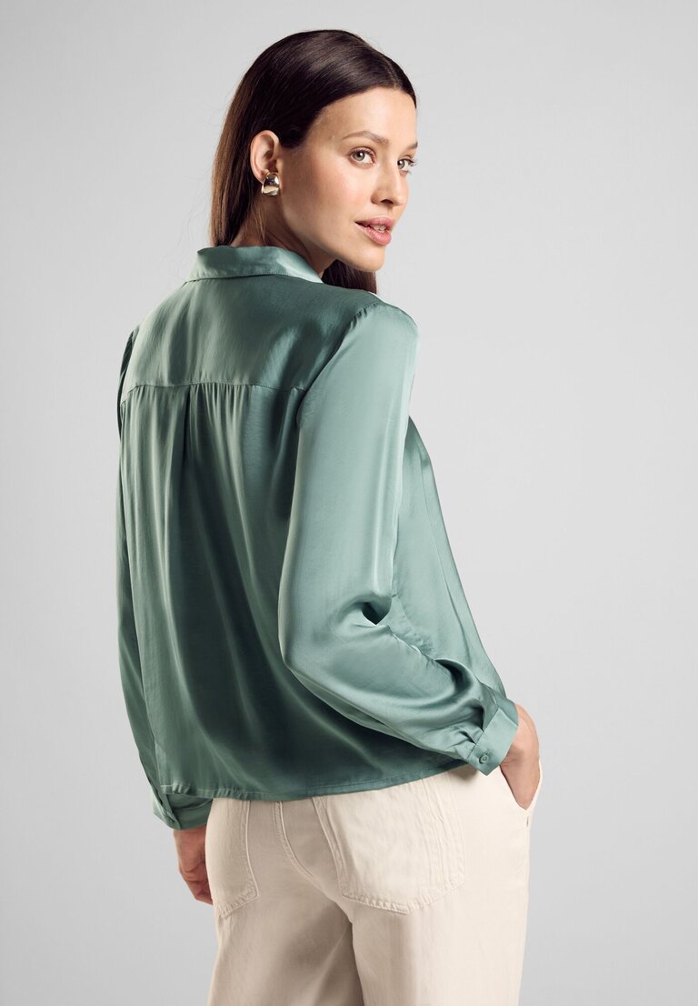 A344896 Satin shirtcollar blouse w