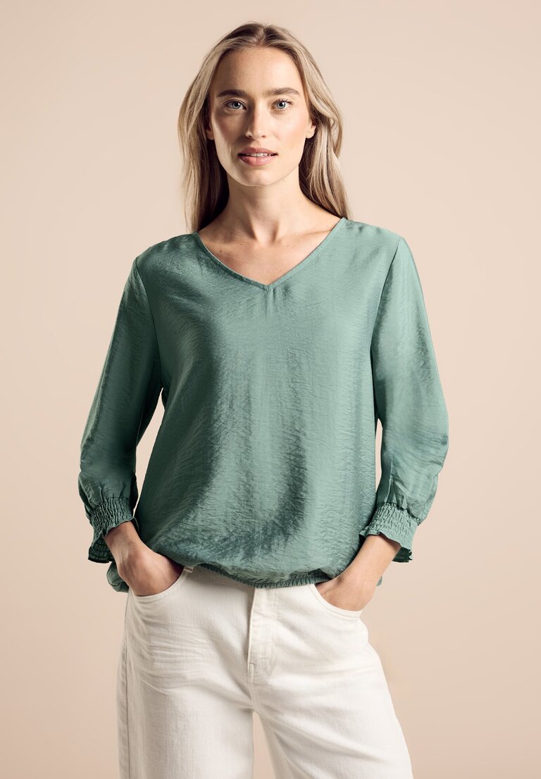 A344956 V-neck blouse w smok detail