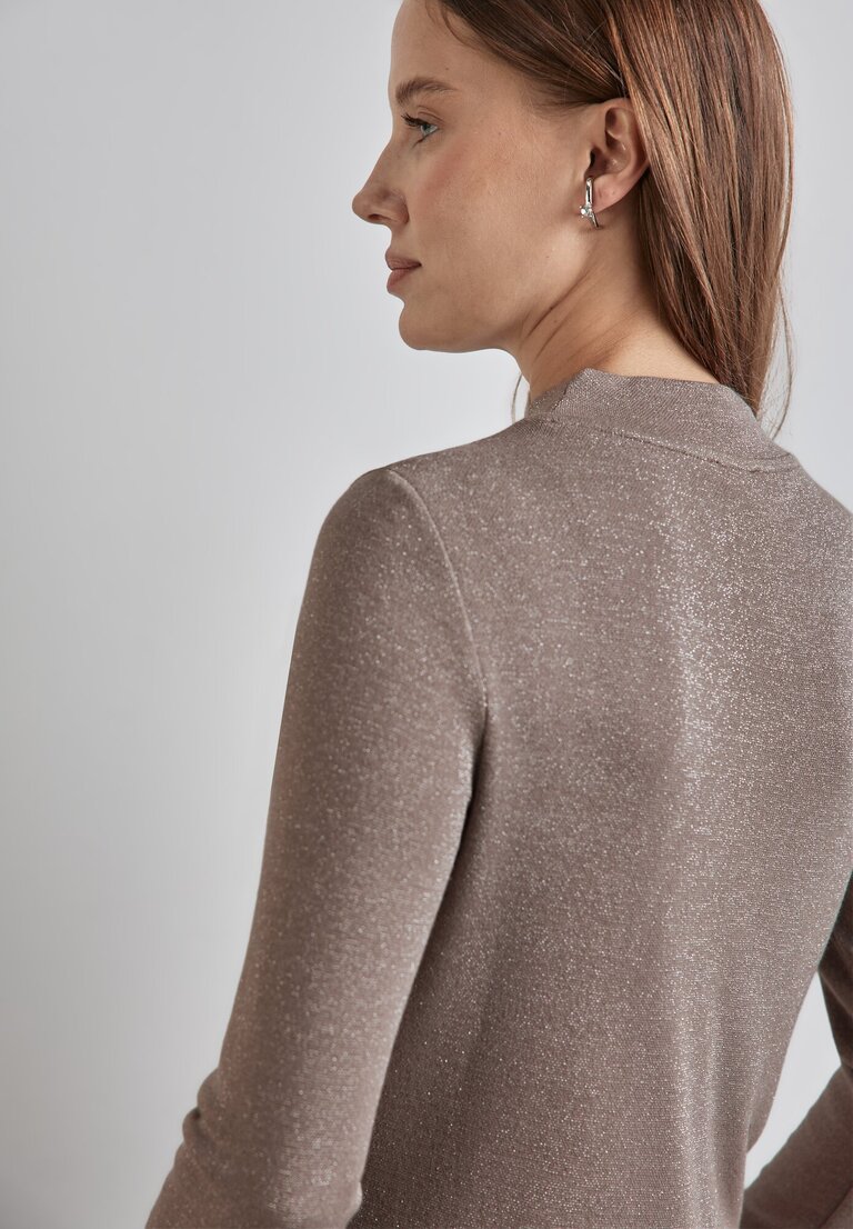 A322230 shiny turtle neck shirt