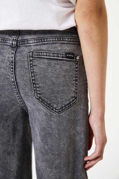 Afbeelding voor product Broek van het merk Garcia in het Grijs