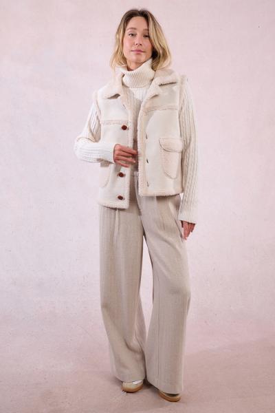 Afbeelding voor product Bodywarmer van het merk Molly Bracken in het Beige