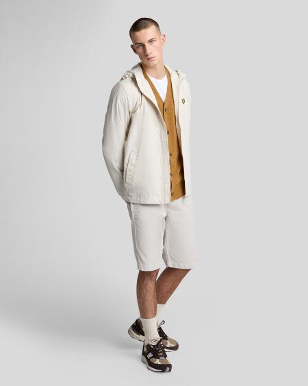 Afbeelding voor product Short van het merk Lyle & Scott in het Beige
