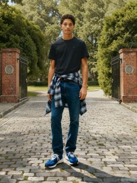 Afbeelding voor product T-shirt van het merk Tommy Jeans in het Zwart