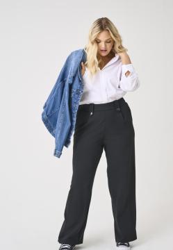 Afbeelding voor product Broek van het merk Only Carmakoma in het Zwart