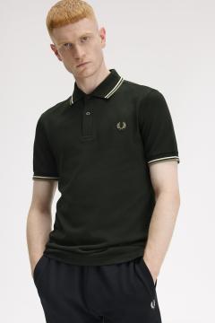 Afbeelding voor product Polo van het merk Fred Perry in het Bordeaux