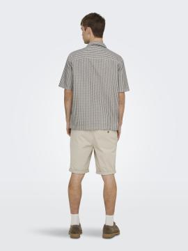 Afbeelding voor product Short van het merk Only & Sons in het zilver