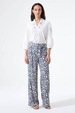 Afbeelding voor product Bloes van het merk Garcia in het Ecru