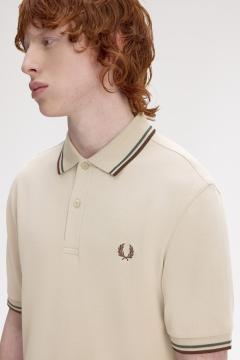 Afbeelding voor product Polo van het merk Fred Perry in het Beige