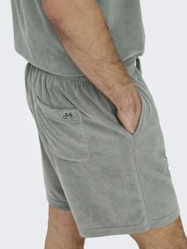 Afbeelding voor product Short van het merk Only & Sons in het Groen