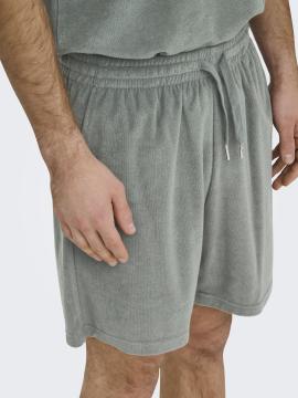 Afbeelding voor product Short van het merk Only & Sons in het Groen